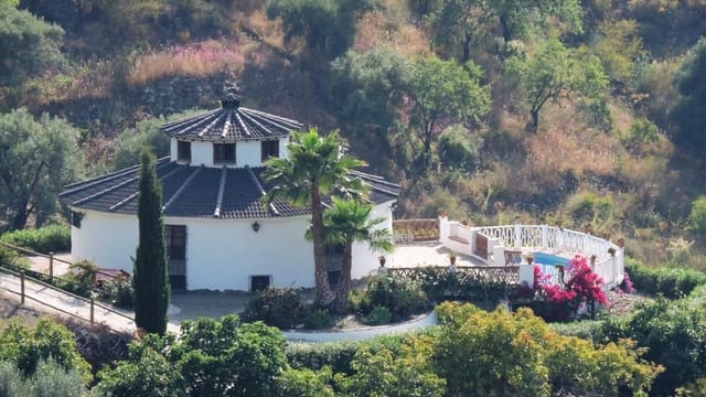 4 Zimmer Villa zu verkaufen in Torrox mit Pool Garage - 360.000 € (Ref: 3471024)