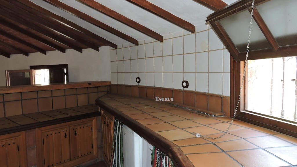 4 soveværelse Villa til salg i Torrox med swimmingpool garage - € 360.000 (Ref: 3471024)