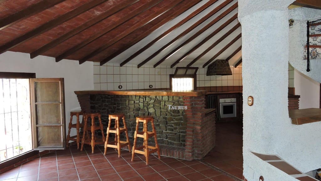 4 soveværelse Villa til salg i Torrox med swimmingpool garage - € 360.000 (Ref: 3471024)