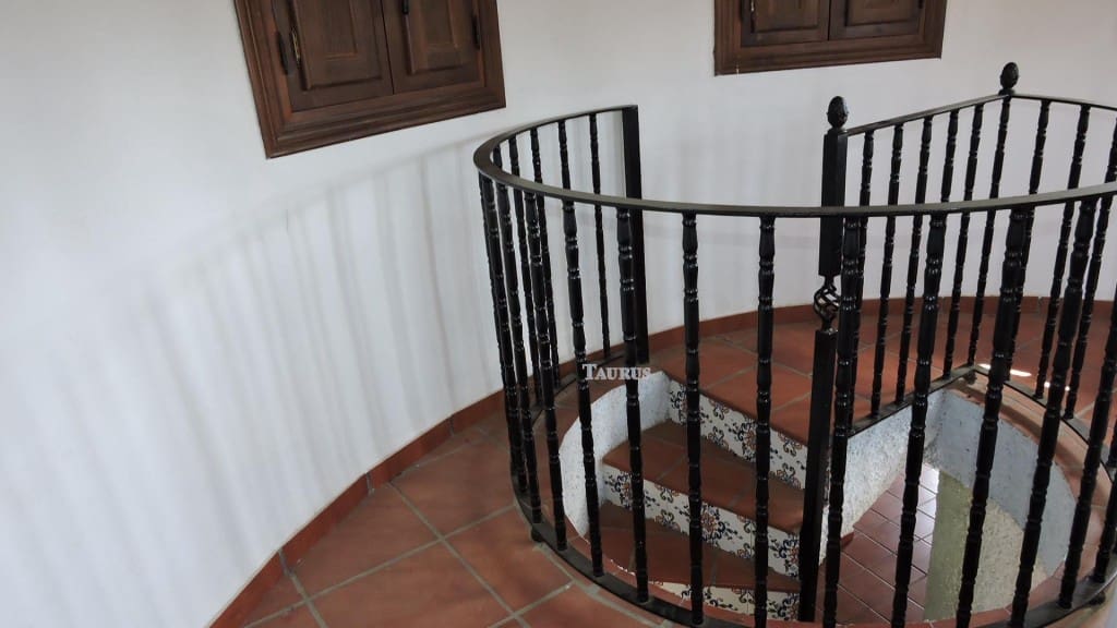 4 soveværelse Villa til salg i Torrox med swimmingpool garage - € 360.000 (Ref: 3471024)