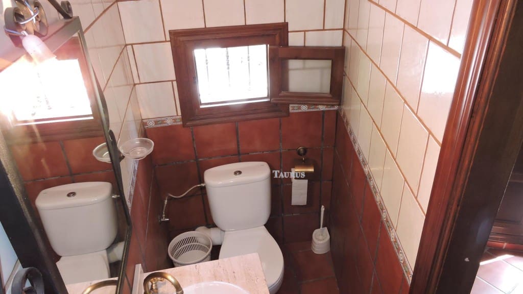 4 soveværelse Villa til salg i Torrox med swimmingpool garage - € 360.000 (Ref: 3471024)