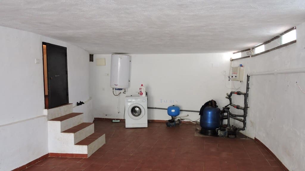 4 soveværelse Villa til salg i Torrox med swimmingpool garage - € 360.000 (Ref: 3471024)