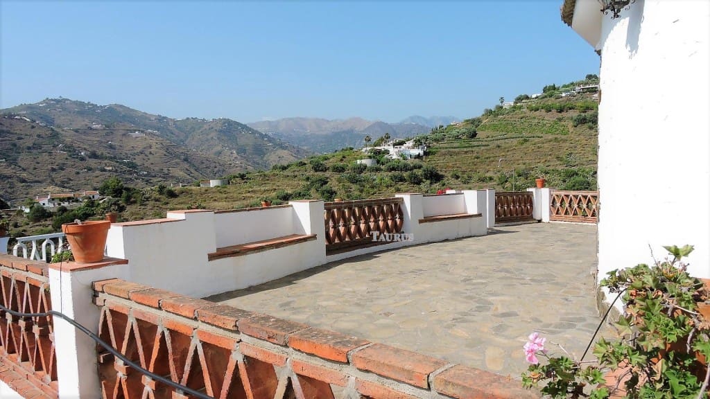 4 soveværelse Villa til salg i Torrox med swimmingpool garage - € 360.000 (Ref: 3471024)