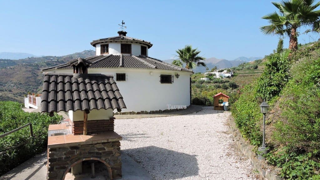 4 soveværelse Villa til salg i Torrox med swimmingpool garage - € 360.000 (Ref: 3471024)