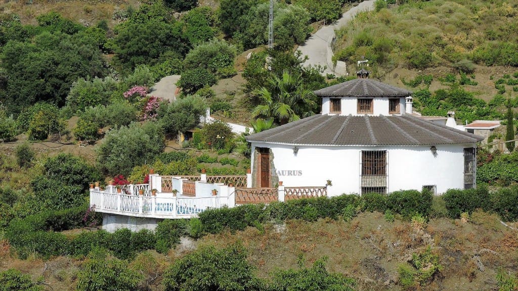 4 soveværelse Villa til salg i Torrox med swimmingpool garage - € 360.000 (Ref: 3471024)