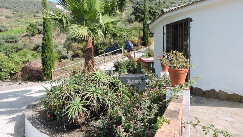 4 soveværelse Villa til salg i Torrox med swimmingpool garage - € 360.000 (Ref: 3471024)