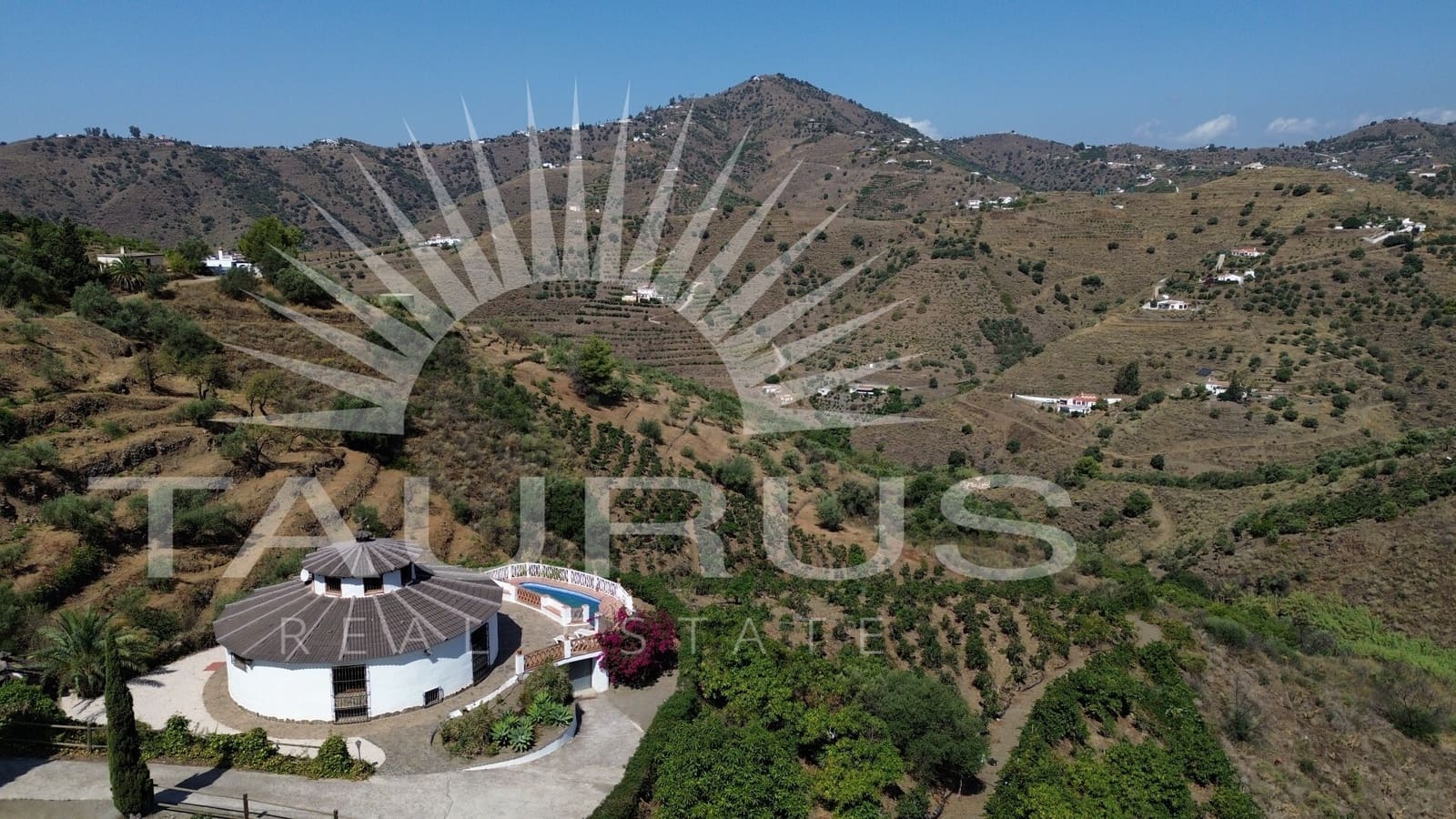 4 sypialnia Willa na sprzedaż w Torrox z basenem garażem - 360 000 € (Ref: 3471024)