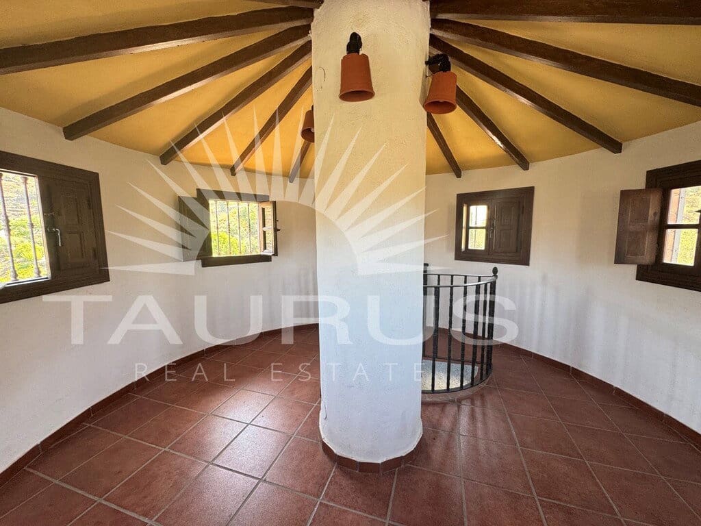 4 sypialnia Willa na sprzedaż w Torrox z basenem garażem - 360 000 € (Ref: 3471024)