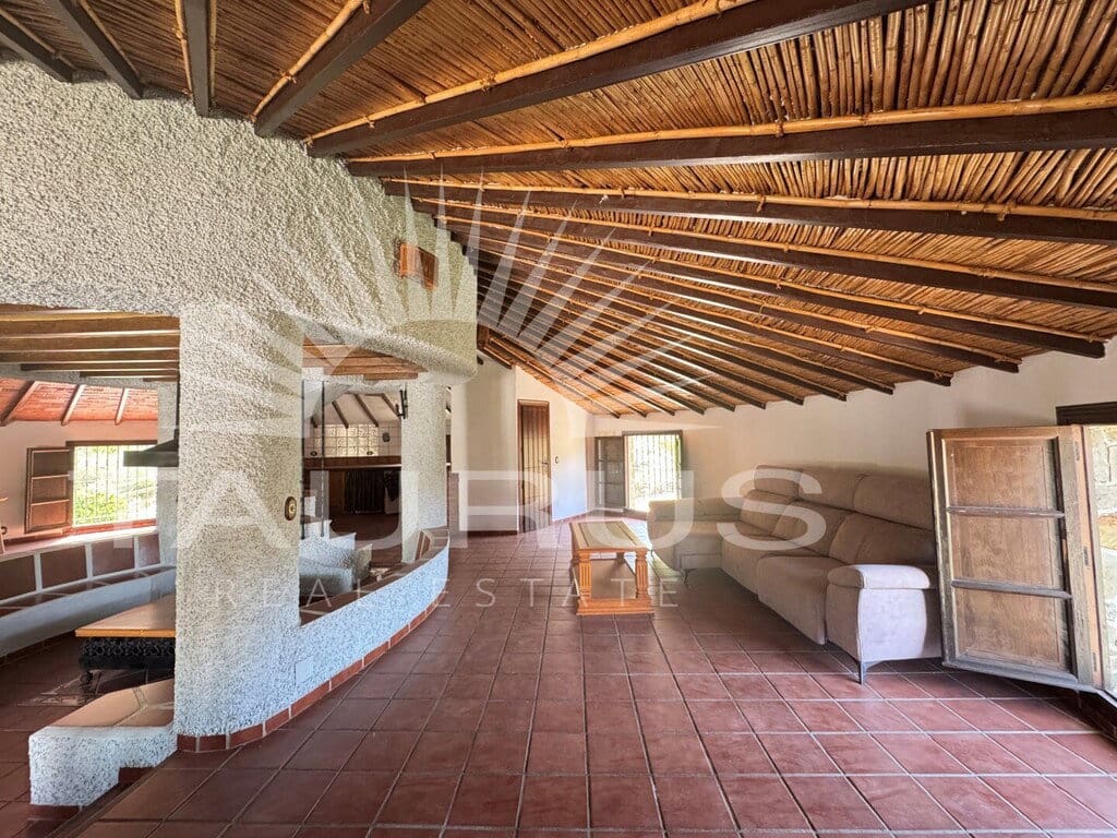 4 sypialnia Willa na sprzedaż w Torrox z basenem garażem - 360 000 € (Ref: 3471024)