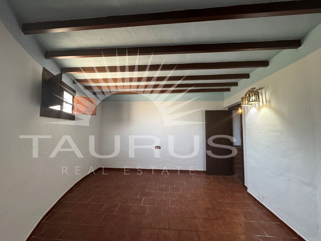 4 bedroom Villa for sale in Torrox with pool garage - € 360,000 (Ref: 3471024)