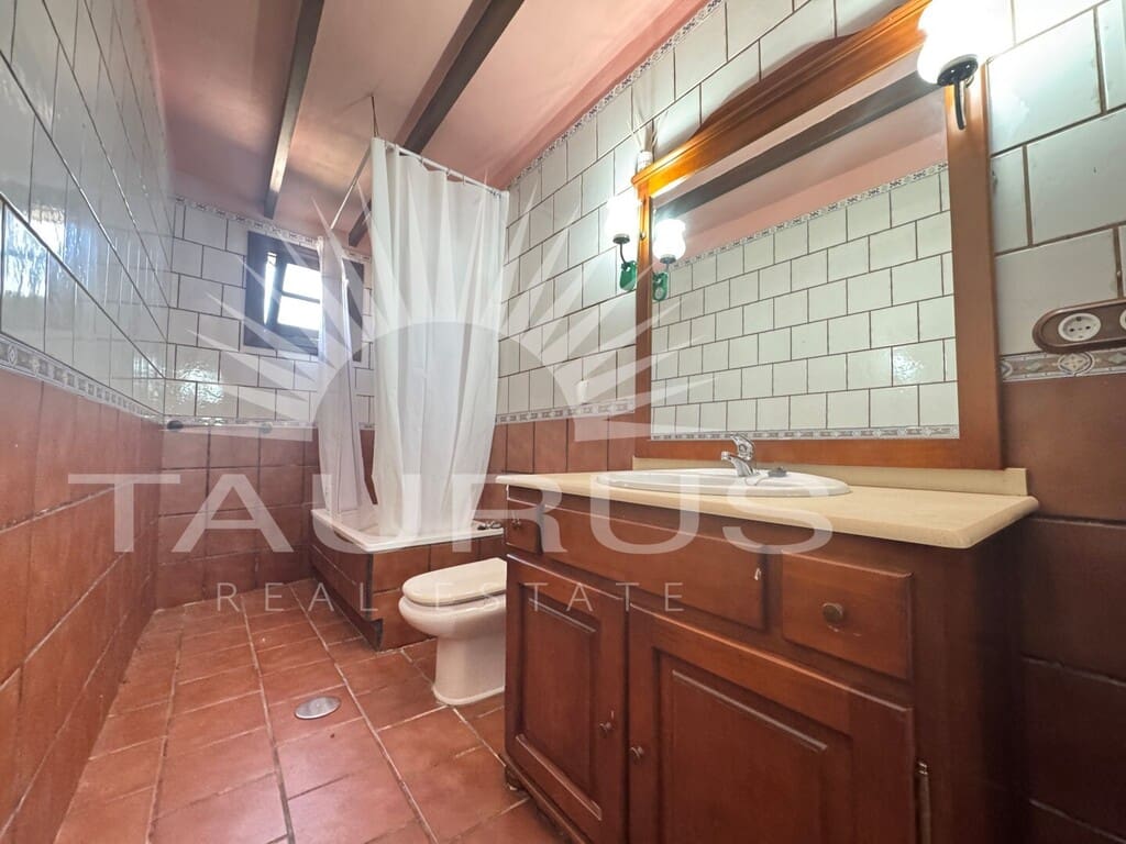 4 bedroom Villa for sale in Torrox with pool garage - € 360,000 (Ref: 3471024)