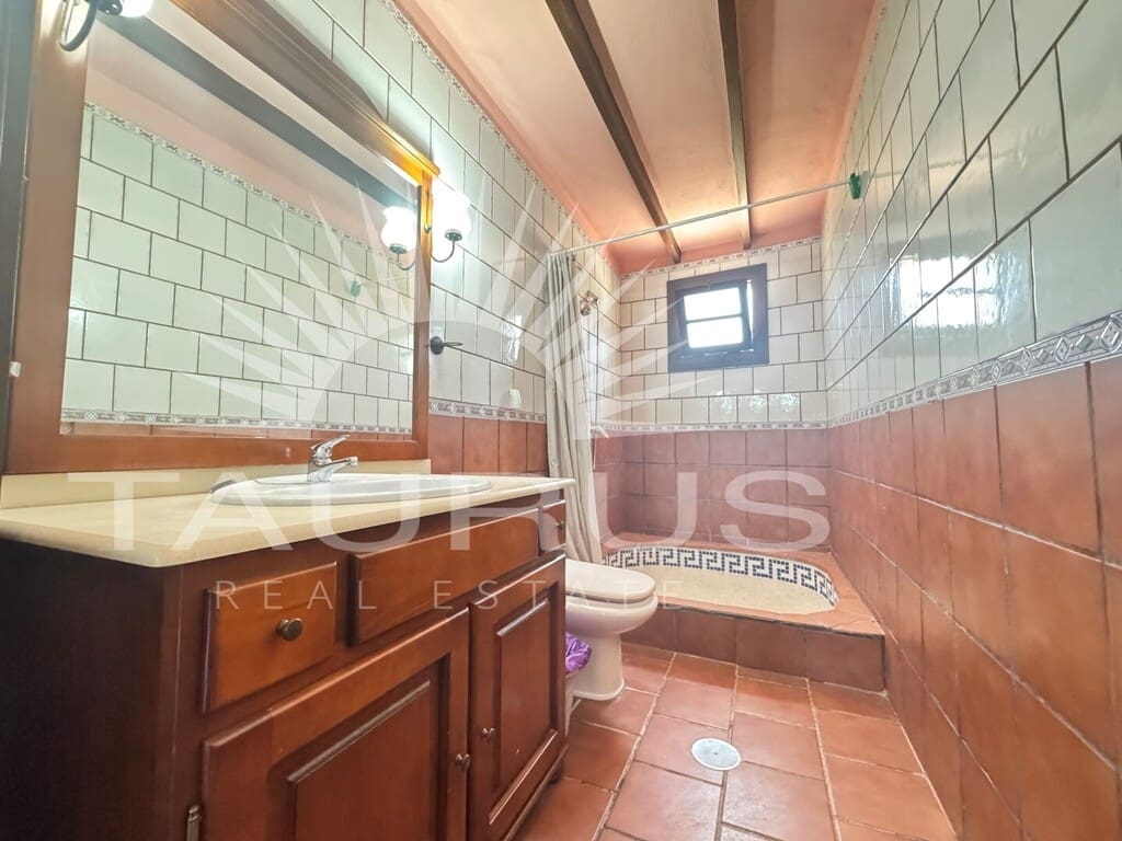 4 bedroom Villa for sale in Torrox with pool garage - € 360,000 (Ref: 3471024)