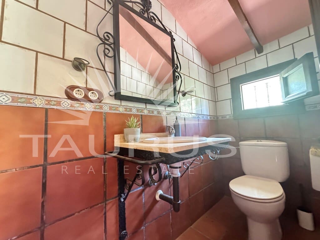 4 bedroom Villa for sale in Torrox with pool garage - € 360,000 (Ref: 3471024)