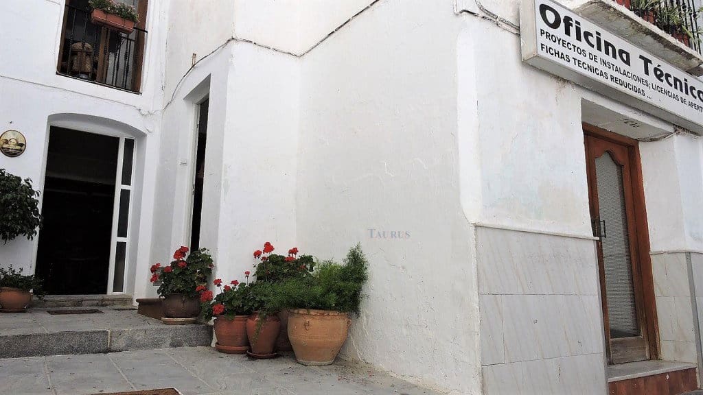 7 bedroom Townhouse for sale in Competa - € 210,000 (Ref: 3503301)