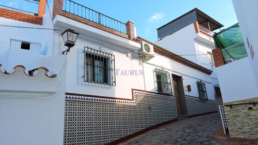 3 soveværelse Byhus til salg i Sayalonga - € 150.000 (Ref: 3621258)