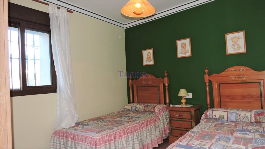 3 soveværelse Byhus til salg i Sayalonga - € 150.000 (Ref: 3621258)