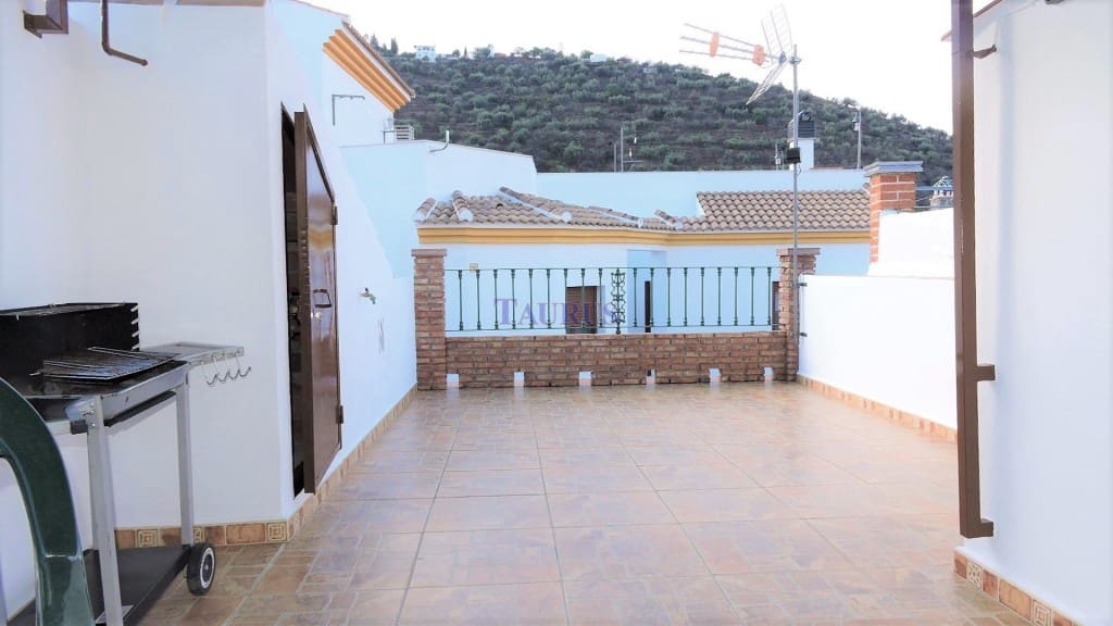 3 soveværelse Byhus til salg i Sayalonga - € 150.000 (Ref: 3621258)