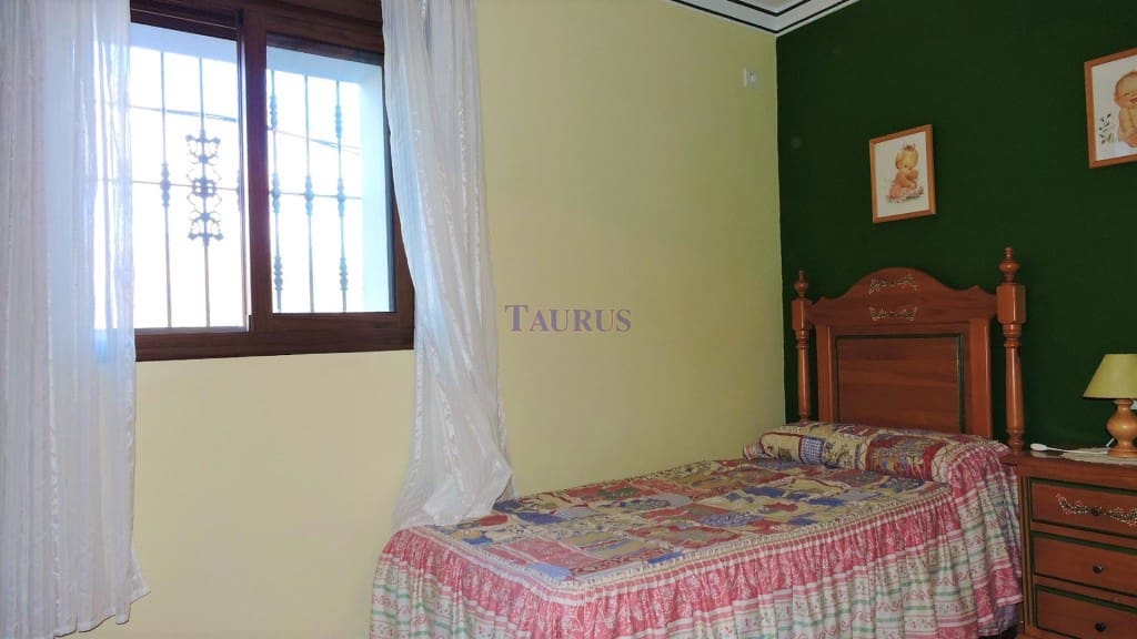 3 soveværelse Byhus til salg i Sayalonga - € 150.000 (Ref: 3621258)