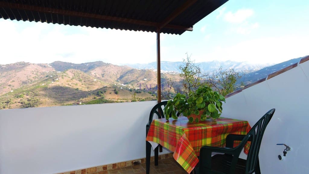 3 soveværelse Byhus til salg i Sayalonga - € 150.000 (Ref: 3621258)