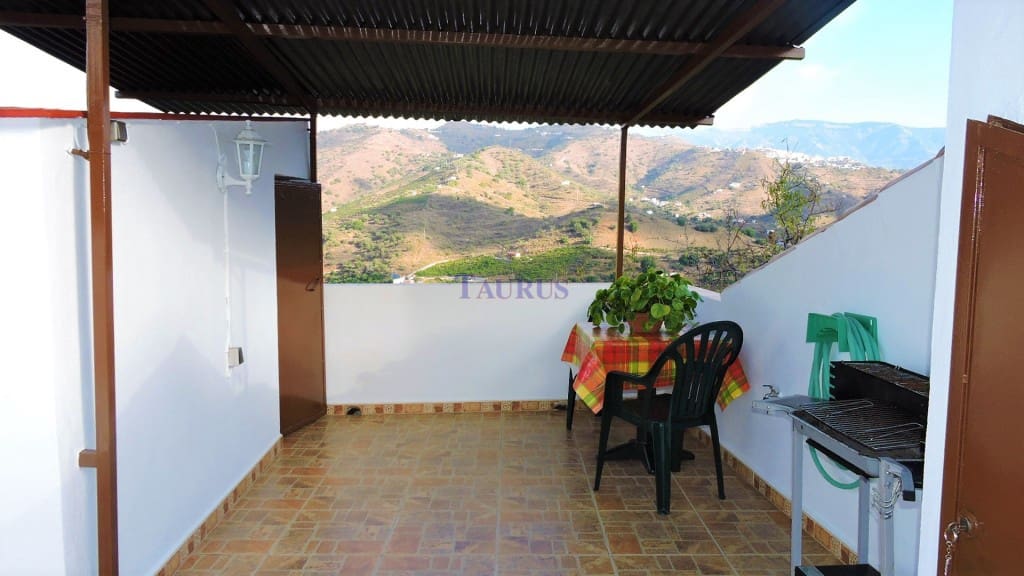 3 soveværelse Byhus til salg i Sayalonga - € 150.000 (Ref: 3621258)