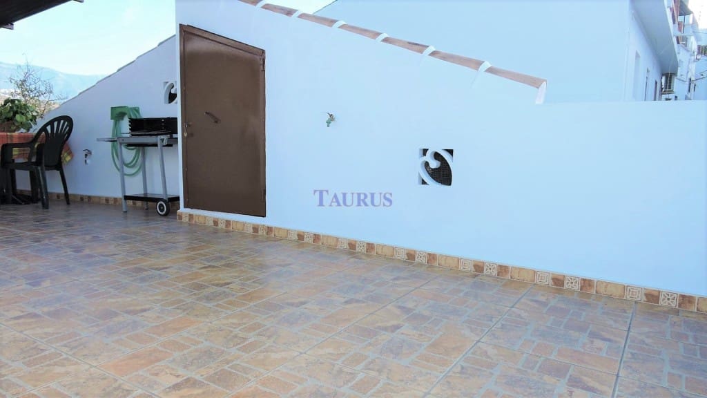 3 soveværelse Byhus til salg i Sayalonga - € 150.000 (Ref: 3621258)