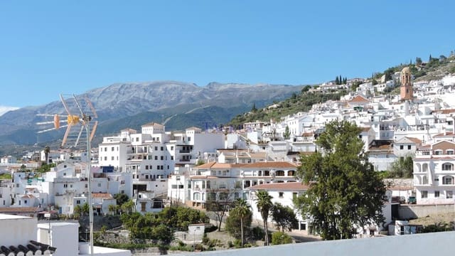 2 bedroom Townhouse for sale in Cómpeta - € 146,000 (Ref: 3915905)