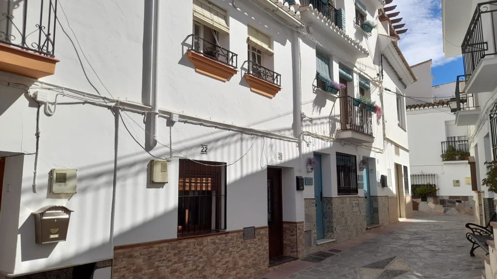 3 soveværelse Byhus til salg i Sayalonga - € 139.000 (Ref: 3917267)