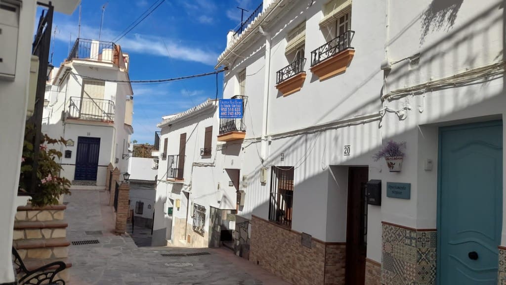 3 soveværelse Byhus til salg i Sayalonga - € 139.000 (Ref: 3917267)