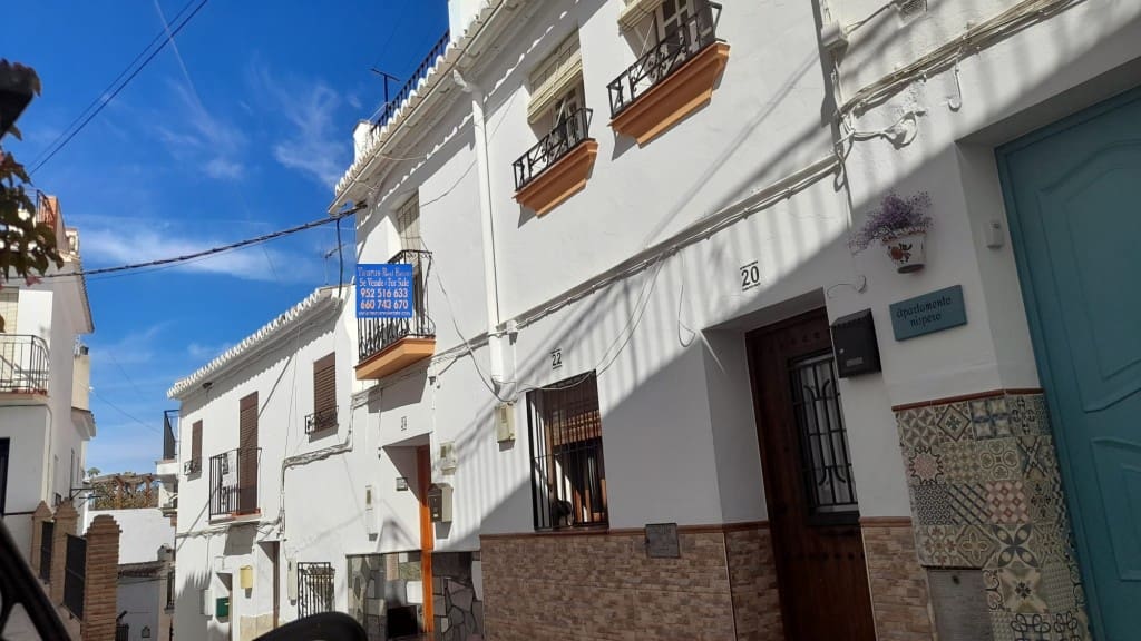 3 soveværelse Byhus til salg i Sayalonga - € 139.000 (Ref: 3917267)