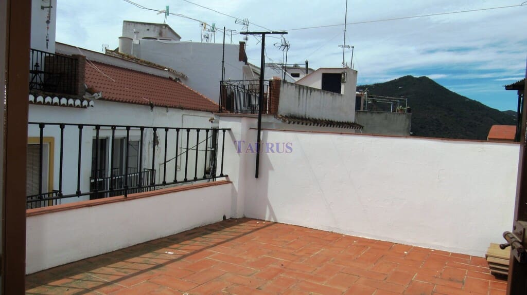 Casa de 3 habitaciones en Sayalonga en venta - 139.000 € (Ref: 3917267)
