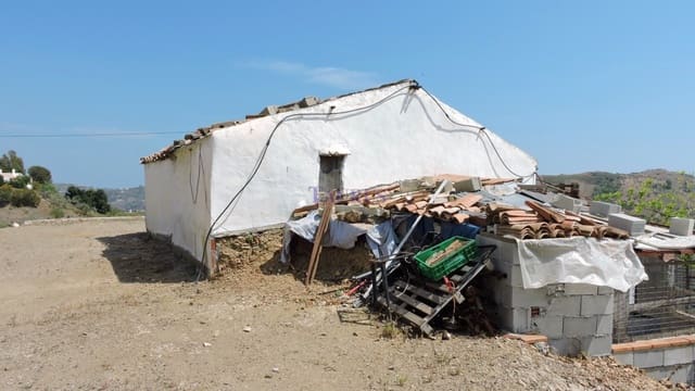 Finca/Landehus til salg i Canillas de Albaida med garage - € 210.000 (Ref: 3997229)