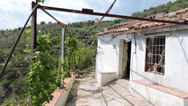 Finca/Landehus til salg i Canillas de Albaida med garage - € 210.000 (Ref: 3997229)