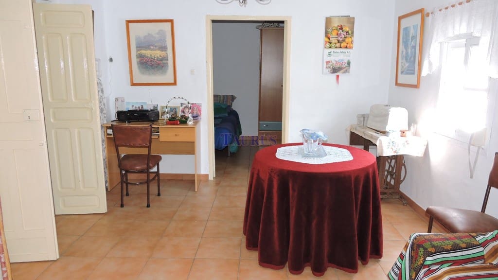 5 soverom Hus til salgs i Competa med garasje - € 148 500 (Ref: 4035934)