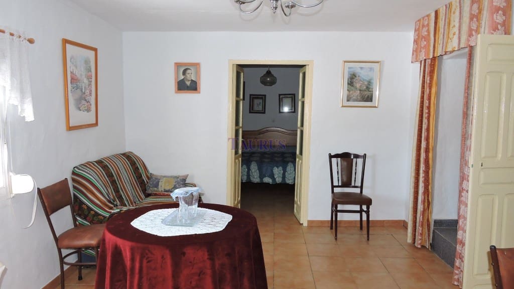 5 soverom Hus til salgs i Competa med garasje - € 148 500 (Ref: 4035934)