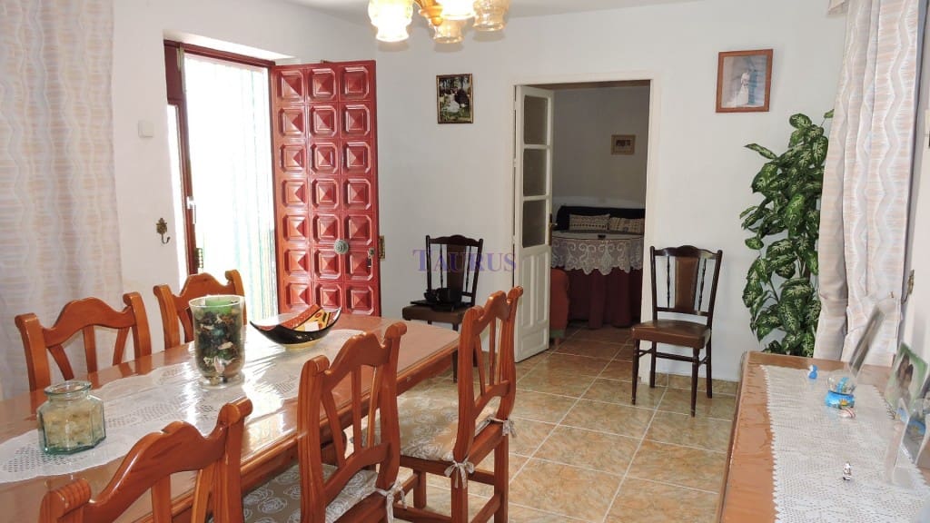 5 soverom Hus til salgs i Competa med garasje - € 148 500 (Ref: 4035934)