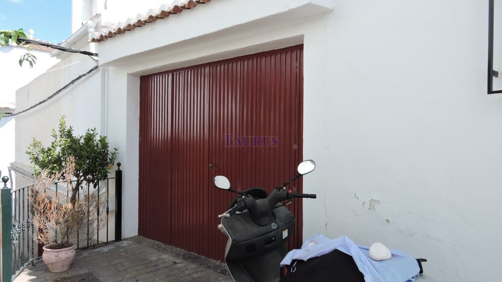 5 soverom Hus til salgs i Competa med garasje - € 148 500 (Ref: 4035934)