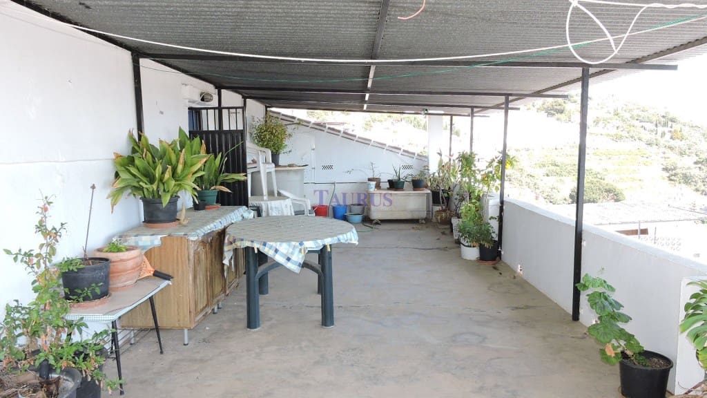 5 soverom Hus til salgs i Competa med garasje - € 148 500 (Ref: 4035934)