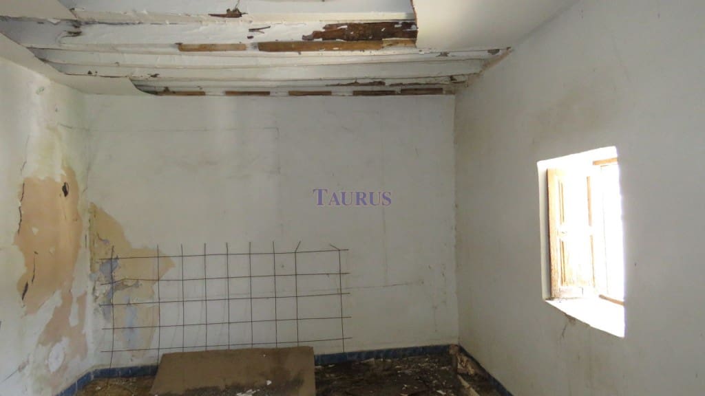 Byhus til salg i Arenas de Velez - € 37.000 (Ref: 4107819)