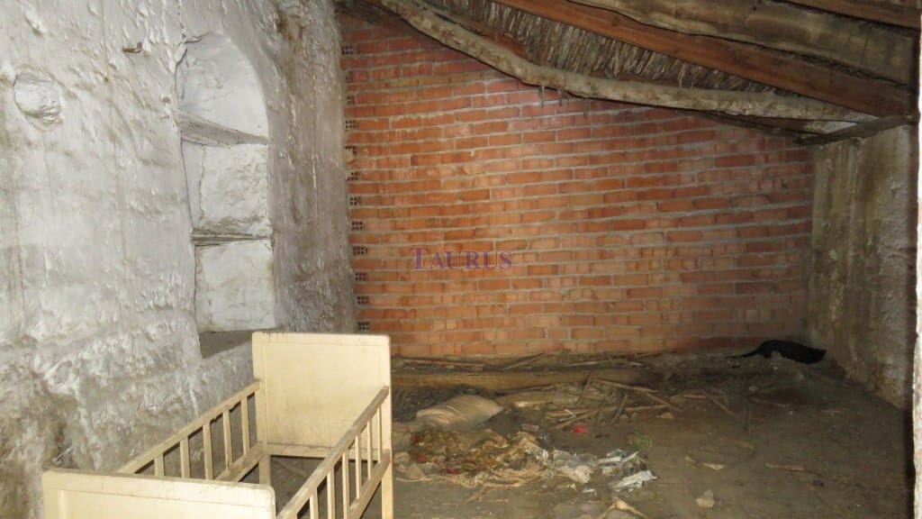 Byhus til salg i Arenas de Velez - € 37.000 (Ref: 4107819)