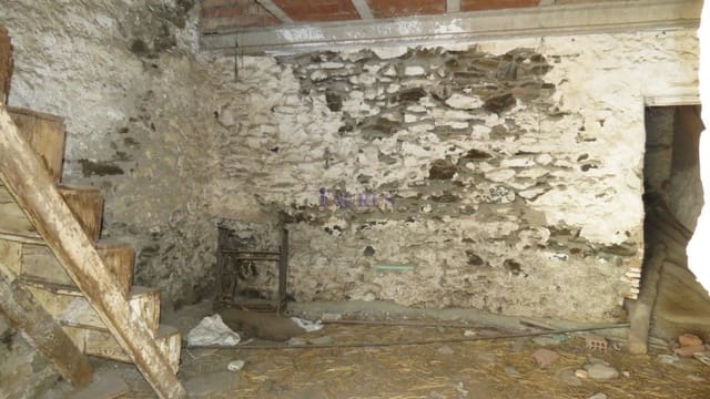 Byhus til salg i Arenas de Velez, Arenas - € 37.000 (Ref: 4107819)