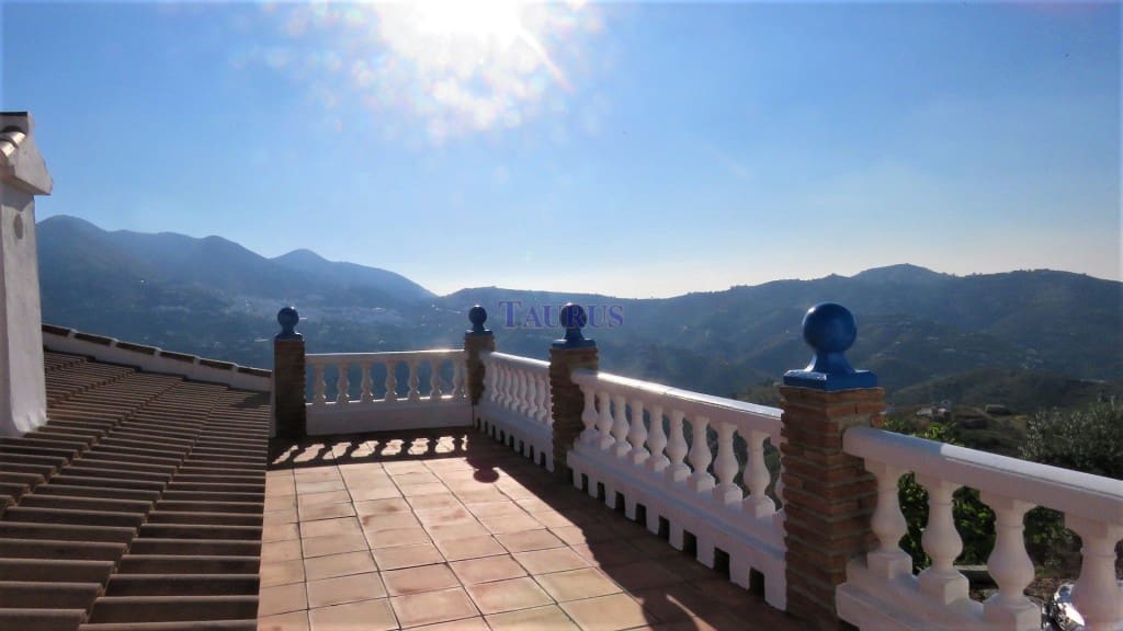 3 bedroom Villa for sale in Archez with pool garage - € 260,000 (Ref: 4178039)