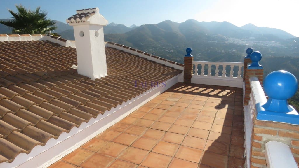 3 bedroom Villa for sale in Archez with pool garage - € 260,000 (Ref: 4178039)