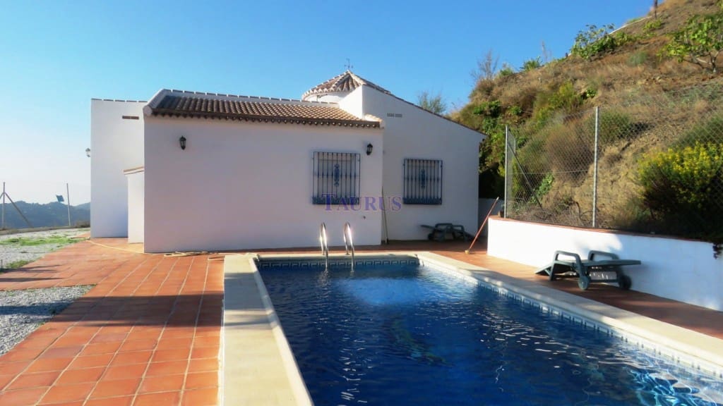 3 bedroom Villa for sale in Archez with pool garage - € 260,000 (Ref: 4178039)