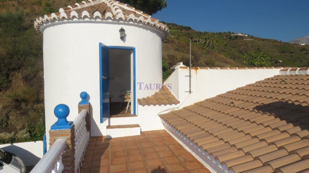 3 bedroom Villa for sale in Archez with pool garage - € 260,000 (Ref: 4178039)