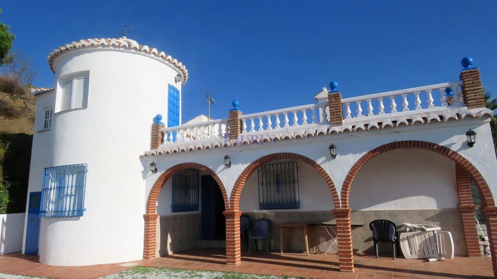 3 bedroom Villa for sale in Archez with pool garage - € 260,000 (Ref: 4178039)
