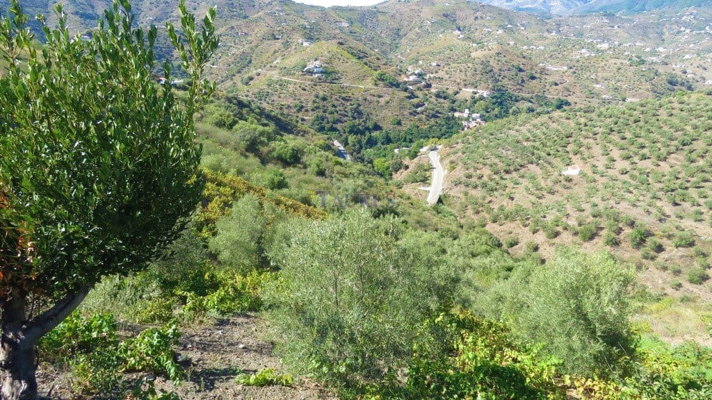 3 bedroom Villa for sale in Competa with pool garage - € 230,000 (Ref: 4222924)