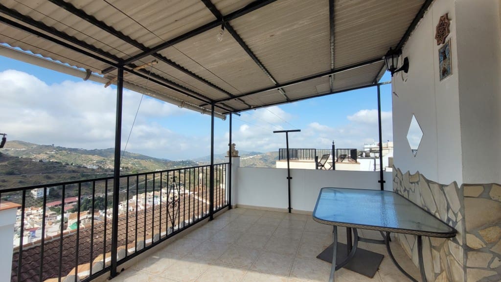 4 soveværelse Byhus til salg i Competa med garage - € 190.000 (Ref: 4222925)