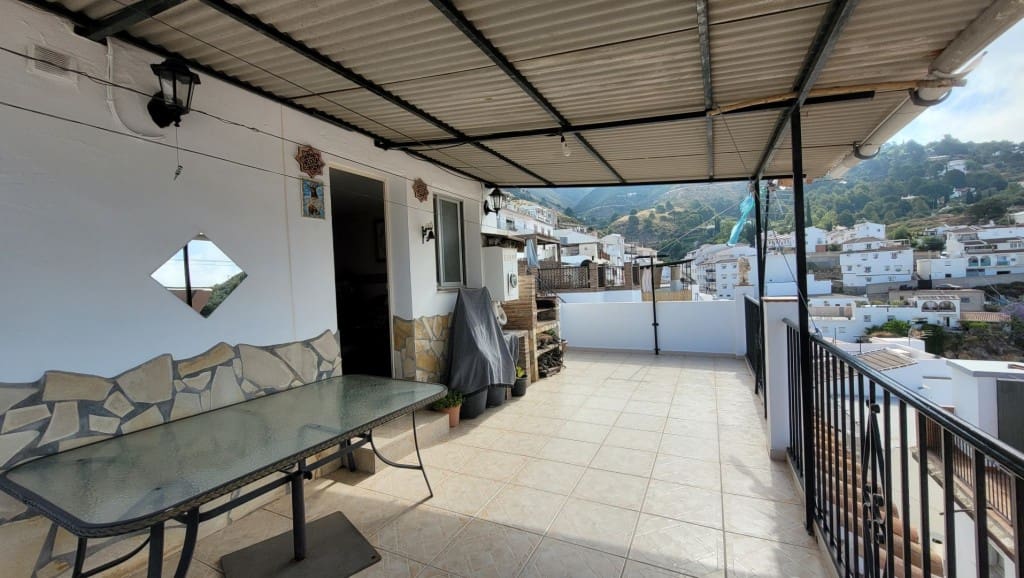 4 soveværelse Byhus til salg i Competa med garage - € 190.000 (Ref: 4222925)