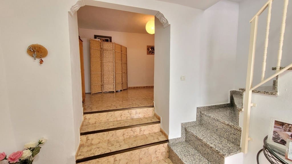 4 soveværelse Byhus til salg i Competa med garage - € 190.000 (Ref: 4222925)