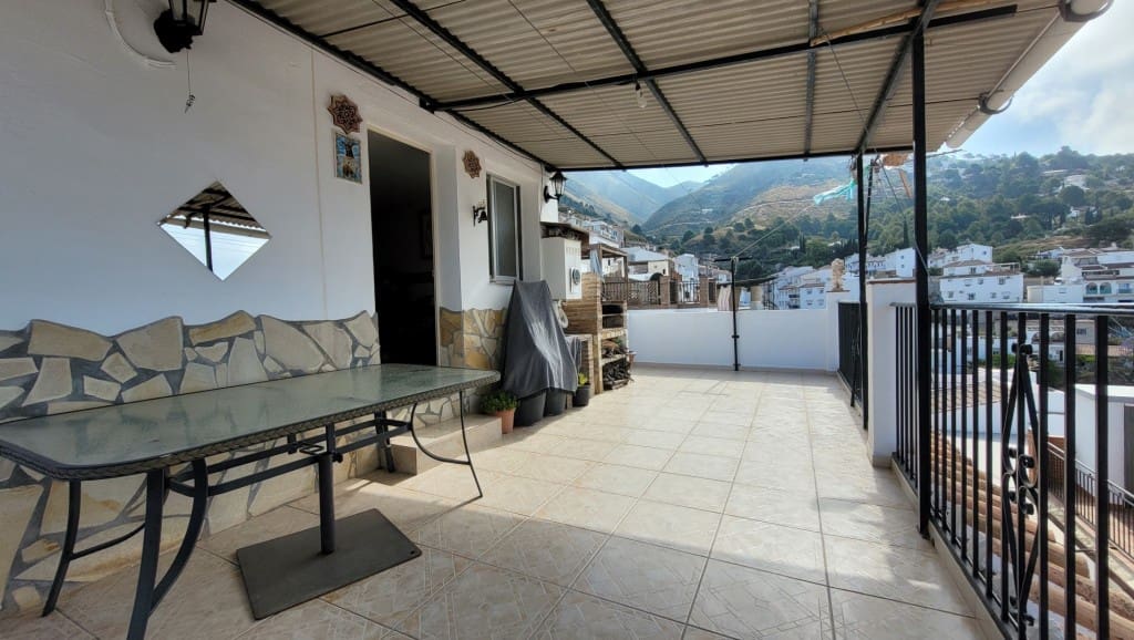 4 soveværelse Byhus til salg i Competa med garage - € 190.000 (Ref: 4222925)